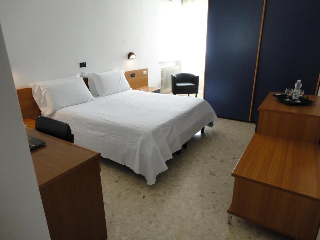 Hotel Riviera Бари Номер фото