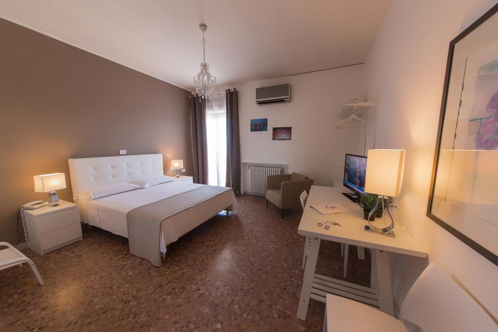Hotel Riviera Бари Экстерьер фото